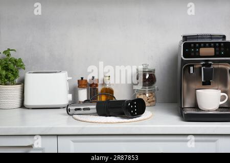 Circolatore a immersione termica in cucina. Cucina sous vide Foto Stock