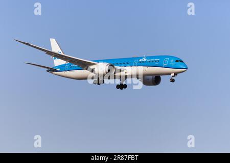 KLM Boeing 787-900, PH-BHC, atterraggio all'aeroporto Pearson di Toronto Foto Stock