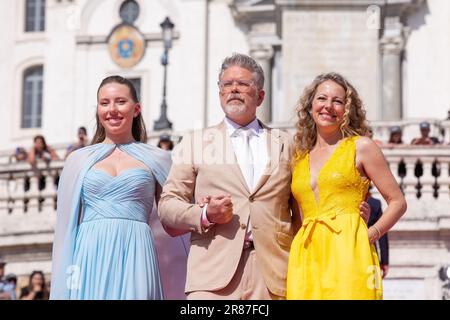 19 giugno 2023, Roma, Italia: Il regista Christopher McQuarrie con sua moglie e sua figlia partecipa al tappeto rosso del film ''Mission: Impossible - Dead reckoning Part 1'' su Piazza di Spagna a Roma il 19 giugno 2023 (Credit Image: © Matteo Nardone/Pacific Press via ZUMA Press Wire) SOLO PER USO EDITORIALE! Non per USO commerciale! Foto Stock