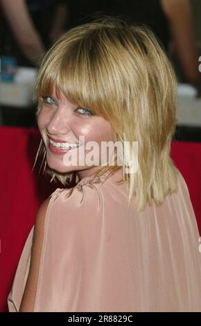 Mary Catherine Garrison partecipa alla prima "How to Deal" a Loews Lincoln Square a New York il 16 luglio 2003. Photo Credit: Henry McGee/MediaPunch Foto Stock