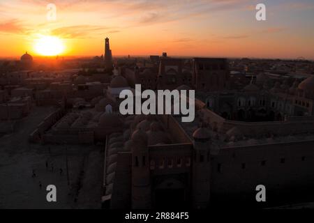 Tramonto sulla città vecchia di Khiva Uzbekistan Foto Stock