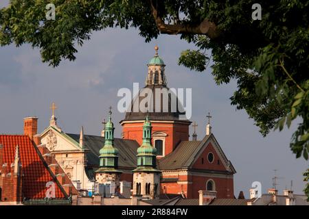 Vista dei tetti della città vecchia di Cracovia Polonia dal Castello di Wawel Foto Stock