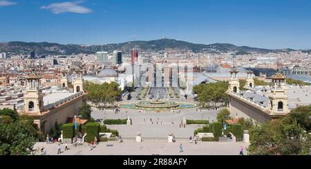 Vista dal Museo Nazionale d'Arte, Museo Nazionale Catalano, MNAC, Museu Nacional d'Art Catalunya, d'Espana, su Avinguda de la Reina Maria Cristina Foto Stock