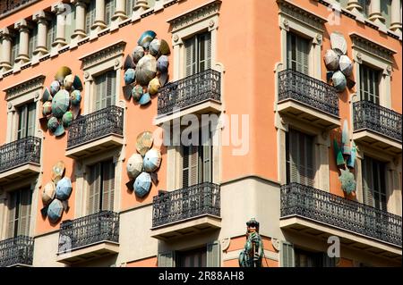 Facciata, Casa Bruno Quadras, ex fabbrica di ombrello, Barcellona, Catalogna, Spagna Foto Stock