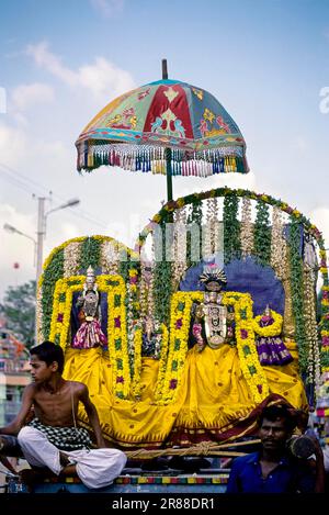 Decorato Kasi Viswanathar con Dea Visalakshmi durante Mahamakham Mahamaham Mahamagam festival a Kumbakonam, Tamil Nadu, India, Asia. Ganesha Foto Stock