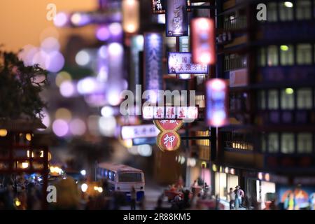 Tokyo - 3 maggio 2023: Mostra della città murata di Kowloon nel Museo in miniatura dei piccoli mondi. Il museo in miniatura di piccoli mondi è il primo museo in miniatura della Foto Stock