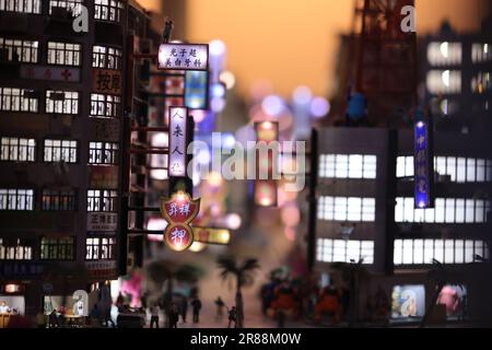 Tokyo - 3 maggio 2023: Mostra della città murata di Kowloon nel Museo in miniatura dei piccoli mondi. Il museo in miniatura di piccoli mondi è il primo museo in miniatura della Foto Stock