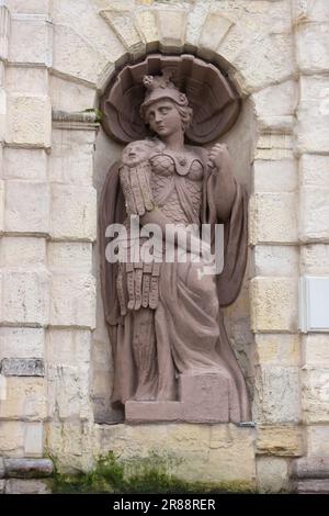 Bellona antica dea romana della guerra. Petrovsky Porte della fortezza di Pietro e Paolo, San Pietroburgo, Russia Foto Stock