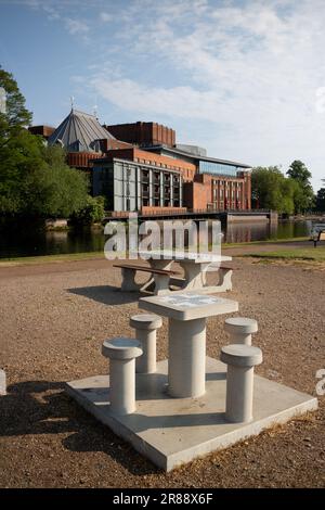 Tavoli da gioco pubblici concreti, Stratford-upon-Avon, Warwickshire, Inghilterra, Regno Unito Foto Stock