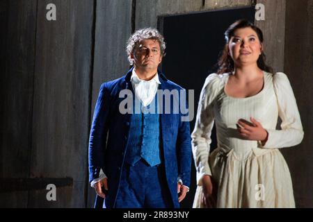 Jonas Kaufmann (Werther), Aigul Akhmetshina (Charlotte) a WERTHER di Jules Massenet al Royal Opera House, Covent Garden, Londra WC2 20 giugno 2023. Dopo il romanzo di Goethe direttore: Antonio Pappano scenografia e illuminazione: Charles Edwards Costumi: Christian Gasc regista originale: Benoit Jacquot revival director Genevieve Dufour Foto Stock