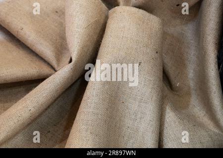 Tessuto o tela hessiana, tessuto grosso e di colore naturale, utilizzato per borse, rivestimenti o imbottiture di tappezzeria, fondo a cornice, spazio copia, Foto Stock