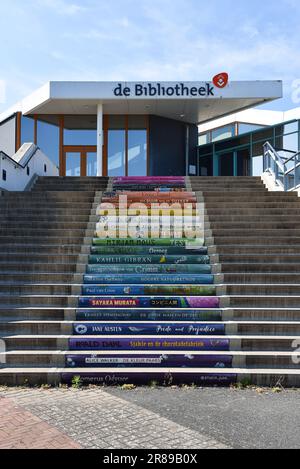 Den Helder, Paesi Bassi. 8 maggio 2023. La scala colorata per la biblioteca di Den Helder. Foto di alta qualità Foto Stock