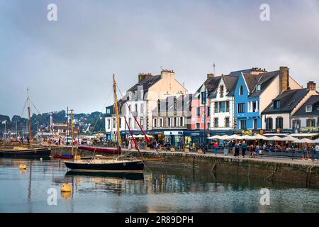 Porto colorato di la Trinité sur Mer in Bretagna, Morbihan, Francia Foto Stock