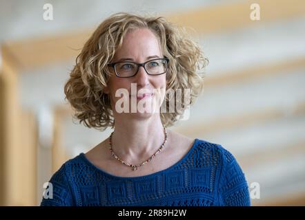 Foto del file datata 15/06/23 della co-leader scozzese del partito verde Lorna Slater, che è 'fuori dalla sua profondità', un conservatore MSP ha detto come egli ha presentato una mozione di sfiducia in lei per il regime di restituzione dei depositi (DRS) tumulto. Il portavoce Tory net-zero Liam Kerr ha presentato una mozione di sfiducia alla signora Slater al Parlamento scozzese, che ha ottenuto il sostegno dei suoi colleghi di partito. Data di emissione: Martedì 20 giugno 2023. Foto Stock