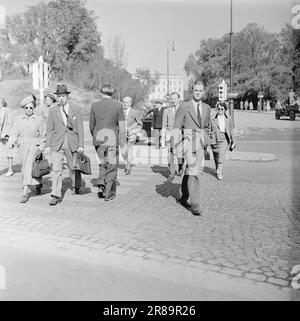 Attuale 13-1950: Quando il crollo comeLa cosa più caratteristica del traffico nel centro di Oslo è che non c'è spazio per questo. È stato male per molti anni, e peggiorerà. Foto: Arne Kjus / Aktuell / NTB Foto Stock