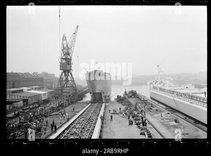 Attuale 56-10-1960: Navi per auto e persone l'armatore Anders Jahre apre la rotta Oslo-Kiel con la nuova e orgogliosa nave di Jahre-line "Kronprins Harald". Foto: Ivar Aaserud / Aktuell / NTB ***FOTO NON ELABORATA*** Foto Stock