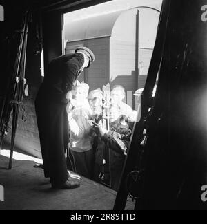 Effettivo 09-1949: Fine di quest'anno. Traffico pasquale sulla ferrovia di Bergen. Qui ci sono treni di buon gusto.Foto: Sverre A. Børretzen / Aktuell / NTB ***LA FOTO NON È IMMAGINE ELABORATA*** Foto Stock