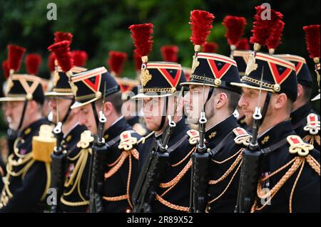 Parigi, Francia. 20th giugno, 2023. Illustrazione della Guardia Repubblicana al palazzo Elysee il 20 giugno 2023. Foto di Tomas Stevens/ABACAPRESS.COM Credit: Abaca Press/Alamy Live News Foto Stock