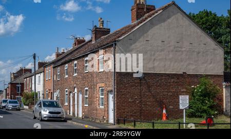 Grantham, Lincolnshire, Inghilterra, Regno Unito. Tipiche case a schiera interne della città, una testimonianza del patrimonio della classe operaia britannica Foto Stock