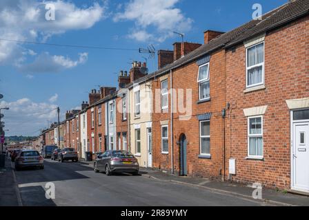 Grantham, Lincolnshire, Inghilterra, Regno Unito. Tipiche case a schiera interne della città, una testimonianza del patrimonio della classe operaia britannica Foto Stock