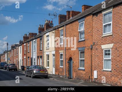 Grantham, Lincolnshire, Inghilterra, Regno Unito. Tipiche case a schiera interne della città, una testimonianza del patrimonio della classe operaia britannica Foto Stock