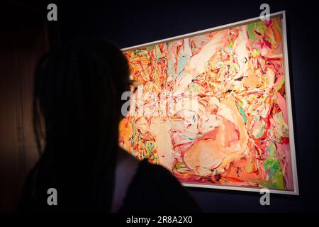 Kiss Me stupido di Cecily Brown durante un'anteprima delle prossime vendite d'arte di Christie del 20th e 21st secolo, presso la casa d'aste di Christie a Londra. La vendita comprende opere di Frank Auerbach, Jean-Michel Basquiat e Lucian Freud. Data immagine: Martedì 20 giugno 2023. Foto Stock
