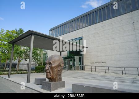 Adenauer-Kopfplastik von Hubertus von Pilgrim, Konrad-Adenauer-Stiftung, Tiergartenstraße, Tiergarten, Mitte, Berlin, Deutschland *** Caption locale ** Foto Stock