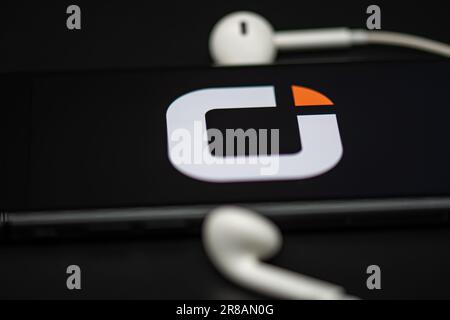 Rheinbach, Germania 20 giugno 2023, il logo del marchio dell'operatore di telefonia mobile "Otelo" sul display di uno smartphone (attenzione al logo del marchio) Foto Stock