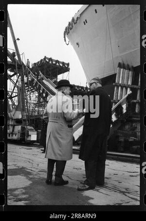 Attuale 56-10-1960: Navi per auto e persone l'armatore Anders Jahre apre la rotta Oslo-Kiel con la nuova e orgogliosa nave di Jahre-line "Kronprins Harald". Foto: Ivar Aaserud / Aktuell / NTB ***FOTO NON ELABORATA*** Foto Stock