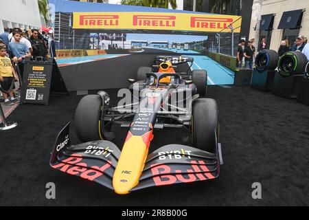 Beverly Hills, California, Stati Uniti. 18th giugno, 2023. Formula uno Oracle Red Bull Racing car al Rodeo Drive Concours D'Elegance 2023. (Credit Image: © Billy Bennight/ZUMA Press Wire) SOLO PER USO EDITORIALE! Non per USO commerciale! Foto Stock
