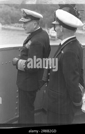 Attuale 12-3-1947: Italiano Fåtebösek unità della British Home Fleet Visita le città costiere norvegesi all'inizio di giugno. A bordo di 'Vengeance' era il Comandante-in-Capo della Marina britannica, primo Signore del mare, Ammiraglio Cunningham. Questa prima visita ufficiale della flotta britannica dopo la guerra è avvenuta su iniziativa norvegese, come un saluto e grazie alla Marina britannica. Foto: Aktuell / NTB ***FOTO NON ELABORATA*** Foto Stock