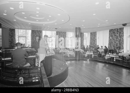 Corrente 37-3-1960: Naufragio Itteno nel Parco di Sandefjord Hotell a Hvalfangstens Hus è diventato una calamita turistica. Il NOK 25 milioni di hotel a Sandefjord ha anche telefoni negli ascensori. Foto: Sverre A. Børretzen / Aktuell / NTB ***FOTO NON ELABORATA*** Foto Stock