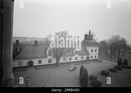 Attuale 53-4-1960: Castello norvegese in Svezia il comune di Oslo non ha qualcosa di meglio su cui spendere i nostri soldi che costruire un palazzo municipale di Pampe all'estero? Ha chiesto ai contribuenti indignati quando è diventato noto che la città aveva impegnato nel restauro e la ristrutturazione del castello di Hässelby vicino a Stoccolma, una magnifica proprietà del 17th ° secolo situato a circa 13 chilometri dal centro di Stoccolma. Foto: Sverre A. Børretzen / Aktuell / NTB ***FOTO NON ELABORATA*** Foto Stock