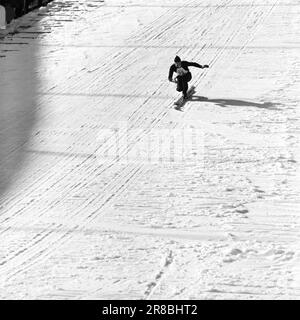 Attuale 15-3-1960: Abbiamo vinto e abbiamo vinto... I jumper hanno raccolto i record del pubblico e gli sciatori di fondo hanno fatto la storia dello sci. Foto: Sverre A. Børretzen / Aage Storløkken / Aktuell / NTB ***FOTO NON ELABORATA*** Foto Stock