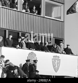 Attuale 15-3-1960: Abbiamo vinto e abbiamo vinto... I jumper hanno raccolto i record del pubblico e gli sciatori di fondo hanno fatto la storia dello sci. Foto: Sverre A. Børretzen / Aage Storløkken / Aktuell / NTB ***FOTO NON ELABORATA*** Foto Stock