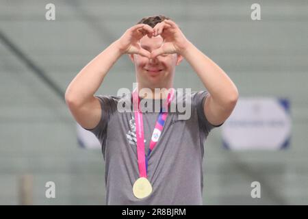 Berlino, Germania, 20, giugno, 2023. Mihai ARSENIE dalla Romania sul podio 30 metri streight linea H03 D03 nelle Olimpiadi speciali del mondo di Berlino 2023.. Credito: Fabideciria. Foto Stock