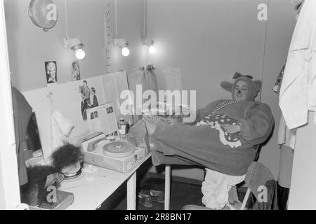 Attuale 55-8-1960: È una sfilata completa di successo Elisabeth Granneman non è più 'la casalinga cantata da Lørenskog'. Lei è un professionista dalla mattina presto alla notte tarda - reale alba-mattina presto... Foto: Sverre A. Børretzen / Aktuell / NTB ***FOTO NON ELABORATA*** Foto Stock