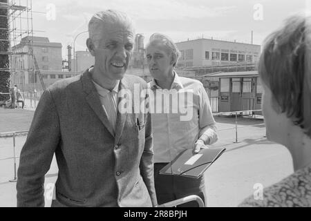 Correnti 29 - 7 - 1974: Ecco perché i lavoratori di Hydro stands4.500 sono in sciopero a Norsk Hydro. Potrebbe essere uno sciopero abbastanza lungo. Foto: Sverre A. Børretzen / Aktuell / NTB ***FOTO NON ELABORATA*** Foto Stock