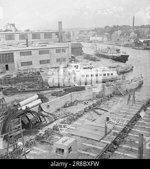 Attuale 14-1949: Fabbrica di Sjøbuss [immagine 0008]gli autobus di Landeveien sono diventati immensamente popolari perché soddisfano una parte importante delle attuali esigenze di trasporto in modo economico e veloce. Ma il canale ha anche i suoi autobus. Non era che molti anni fa che 'bus del mare 'era un nuovo e sconosciuto termine, una combinazione divertente delle parole, la gente ha pensato. Oggi, un certo numero di autobus marittimi si ardesia avanti e indietro lungo la costa, e la gente alle fermate lungo il canale non può più pensare di fare senza questo dispositivo. Gli autobus marittimi sono costruiti a Glommens MEK. Workshop a Kråkerøy al di fuori di Fredrikstad. Aktuell Foto Stock