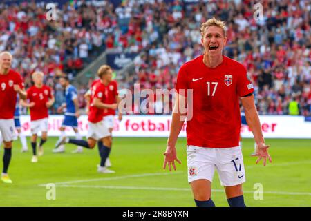 Oslo, Norvegia, 20th giugno 2023. La norvegese Ola Solbakken celebra il punteggio di 1-0 nella qualificazione UEFA euro 2024 tra Norvegia e Cipro allo stadio Ullevål di Oslo Credit: Frode Arnesen/Alamy Live News Foto Stock