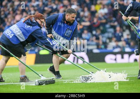 Glasgow, Regno Unito. 20th giugno, 2023. Nel Campionato europeo 2024, turno di qualificazione, Callum McGregor ha segnato il primo gol scozzese dopo 6 minuti. Poco dopo che l'arbitro ha sospeso il gioco per 20 minuti a causa di condizioni di scarsa altezza dopo una pioggia molto pesante. Credit: Findlay/Alamy Live News Foto Stock