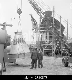 Attuale 14-1949: Fabbrica di Sjøbuss [foto 0016]gli autobus di Landeveien sono diventati immensamente popolari perché soddisfano una parte importante delle attuali esigenze di trasporto in modo economico e veloce. Ma il canale ha anche i suoi autobus. Non era che molti anni fa che 'bus del mare 'era un nuovo e sconosciuto termine, una combinazione divertente delle parole, la gente ha pensato. Oggi, un certo numero di autobus marittimi si ardesia avanti e indietro lungo la costa, e la gente alle fermate lungo il canale non può più pensare di fare senza questo dispositivo. Gli autobus marittimi sono costruiti a Glommens MEK. Workshop a Kråkerøy al di fuori di Fredrikstad. Foto: Foto Stock