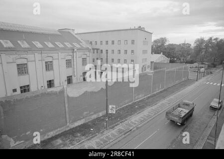 29 - 4 - 1974: Una notte nella prigione del distretto di Oslo, Ward B, è la più grande prigione della Norvegia. Il culo è schiacciante dietro le alte pareti. L'isolamento è quasi totale. È un processo difficile per abituarsi a questo ambiente. Foto: Sverre A. Børretzen / Aktuell / NTB ***FOTO NON ELABORATA*** Foto Stock