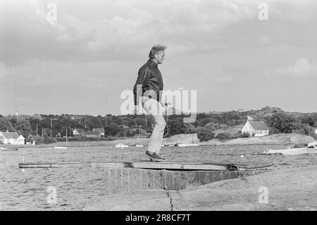 Corrente 28 - 4 - 1974: Cacciato dalla spiaggia Coppia sposata Ada Haug e Odd Grythe viaggio dal campeggio al campeggio e fare materiale televisivo. Ci sono trasmissioni live. Ma richiedono anche un ampio lavoro preparatorio. Foto: Ivar Aaserud / Aktuell / NTB ***FOTO NON ELABORATA*** Foto Stock