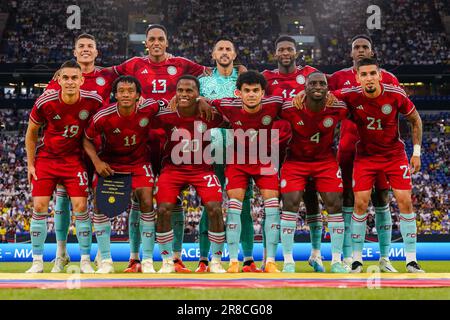 GELSENKIRCHEN, GERMANIA - GIUGNO 20: Teamphoto della Colombia, (retro fila L-R) Mateus Uribe della Colombia, Yerry Mina della Colombia, portiere Camilo Vargas della Colombia, Jefferson Lerma della Colombia, Jhon Lucumi della Colombia, (prima fila L-R) Rafael Santos Borre della Colombia, Juan Cuadrado della Colombia, Jhon della Colombia, Arias della Colombia Luis Diaz di Colombia, Deeiver Machado di Colombia, Daniel Munoz di Colombia durante la partita internazionale amichevole tra la Germania e la Colombia alla Veltins-Arena il 20 giugno 2023 a Gelsenkirchen, Germania (Foto di Joris Verwijst/Orange Pictures) Foto Stock