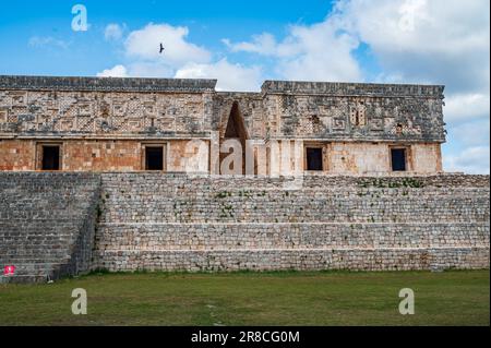 Edificio Maya chiamato del Palazzo Gorvernor nel sito patrimonio dell'umanità dell'UNESCO di Uxmal, a Yucatan, Messico Foto Stock