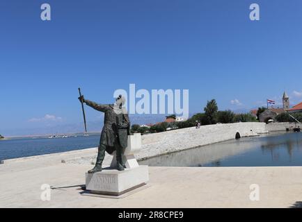 Nin è una città della Croazia. La prima città reale croata. La Chiesa di St. Anselma e Chiesa di San La croce insieme ai monumenti sono mostrati nel pho. Foto Stock