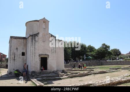 Nin è una città della Croazia. La prima città reale croata. La Chiesa di St. Anselma e Chiesa di San La croce insieme ai monumenti sono mostrati nel pho. Foto Stock