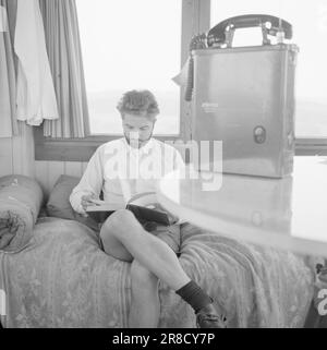 Attuale 29-6-1960: La sentinella solitaria abbiamo trovato un posto di lavoro strano. Giù là, un uomo che vive al suo posto cammina. Giorno e notte il nemico si aggirano, giorno e notte l'uomo solitario è in guardia - contro il fuoco della foresta. Foto: Aage Storløkken / Aktuell / NTB ***FOTO NON ELABORATA*** Foto Stock