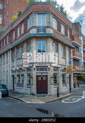 Esterno il pub Duke a Roger St, Londra, Regno Unito Foto Stock